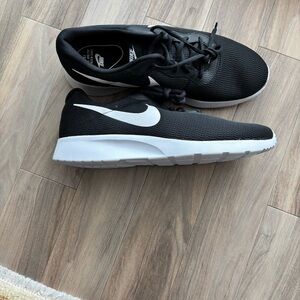 Nike men’s shoes 13